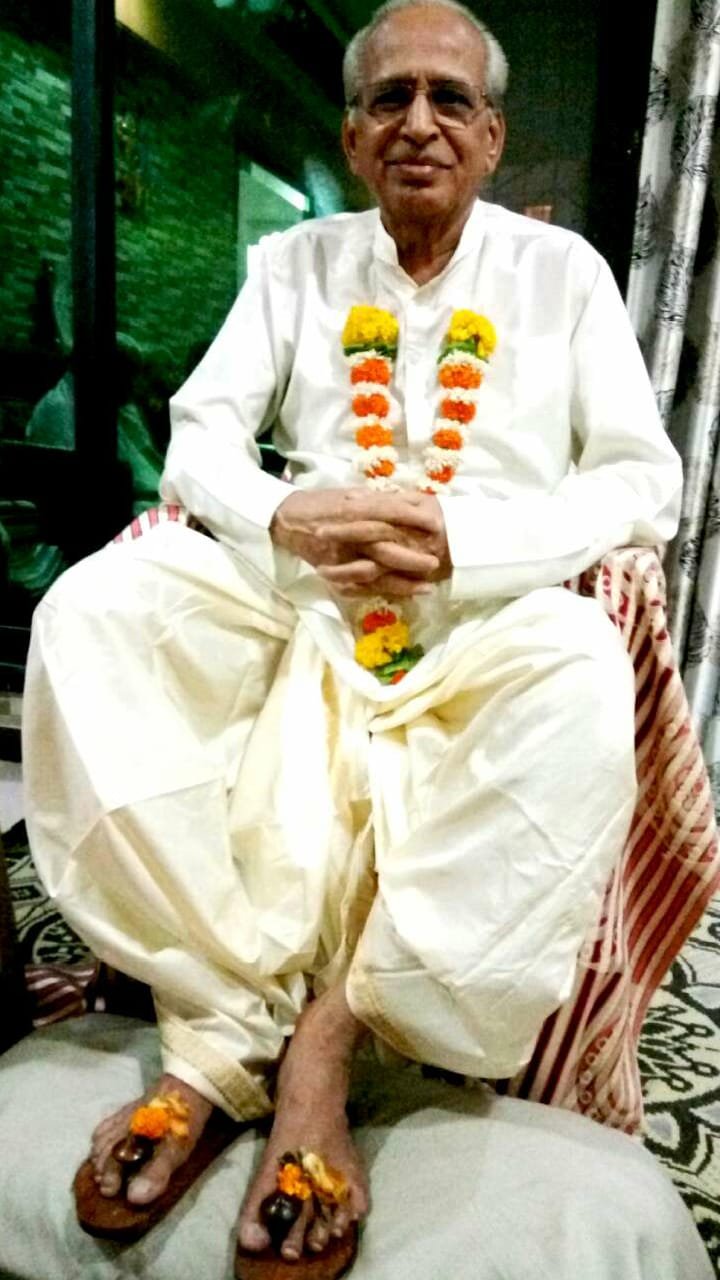 डॉ. चंद्रशेखर आष्टीकर – श्रीनिजधामानंदस्वामीं