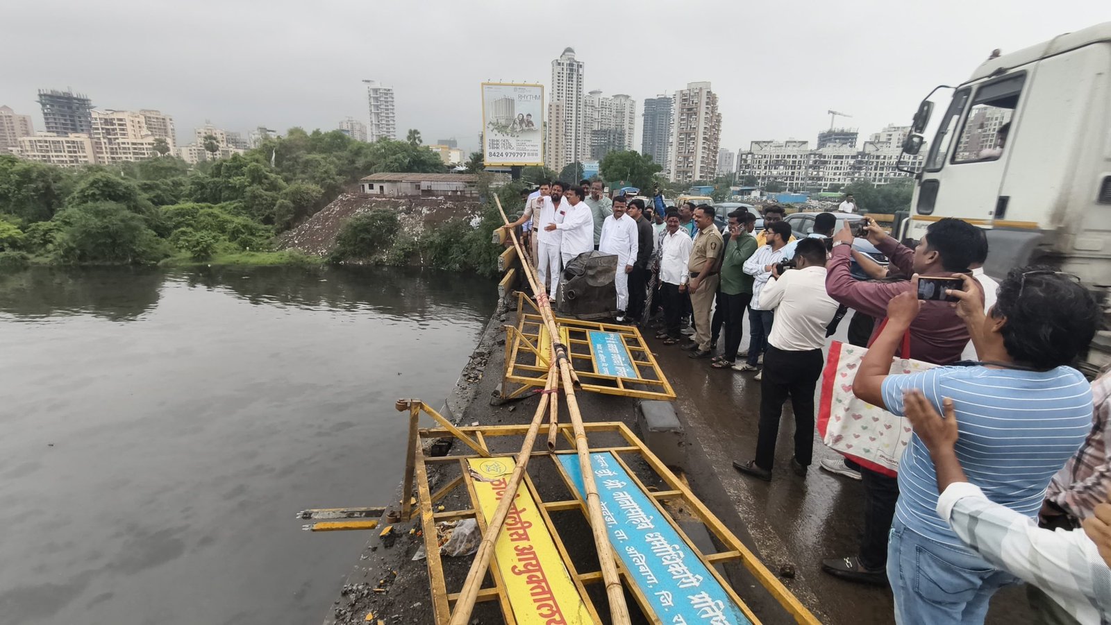 गांधारी पुलावरील अपघातप्रकरणी पोलिसांची भूमिका संशयास्पद; डंपरचालकासह मालकावरही सदोष गुन्हा दाखल करण्याची आमदारांची मागणी