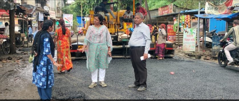 शहरातील खड्ड्यांची गांभीर्याने दखल, खड्डे भरण्याचे काम प्रशासनाकडून युद्धपातळीवर होणार – शहर अभियंता अनिता परदेशी